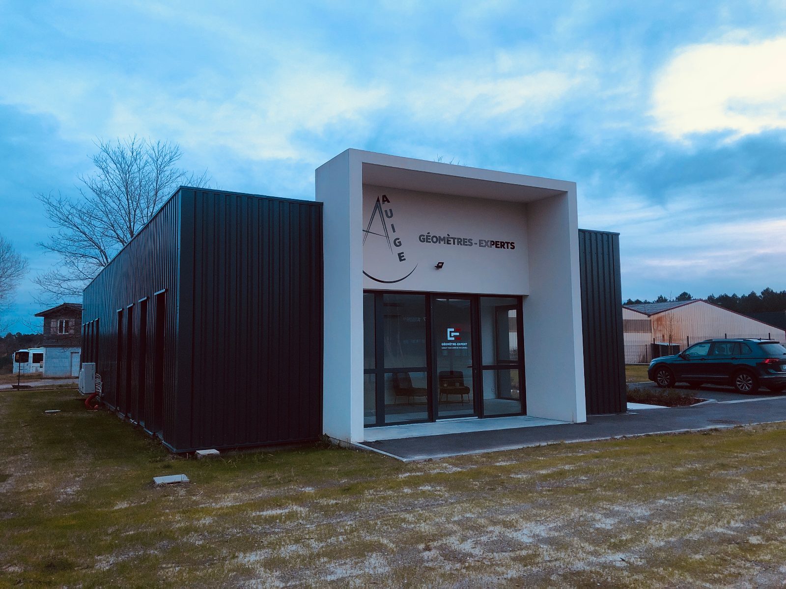 Façade de l'agence AUIGE de Belin-Béliet — Géomètres-Experts en Sud Gironde et Val de l'Eyre