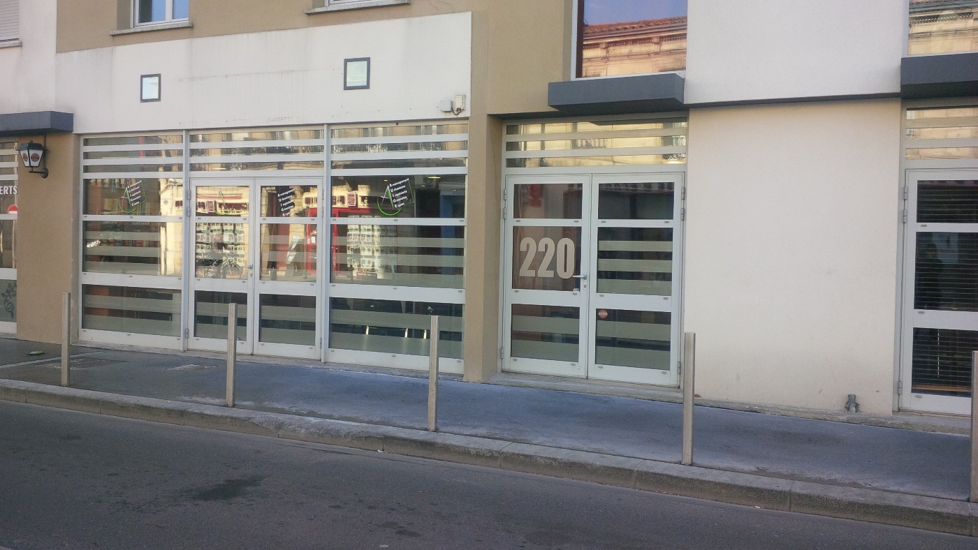 Façade de l'agence AUIGE, 220 cours Gambetta à Talence