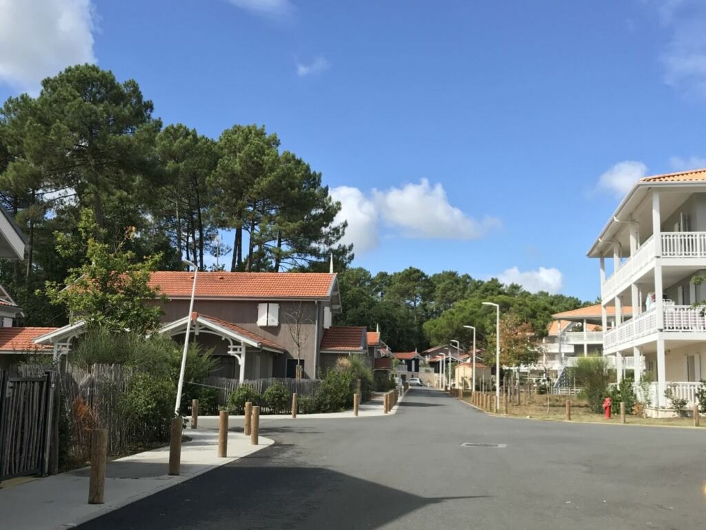 Lotissement résidentiel achevé sur le Bassin d'Arcachon — voirie et habitations